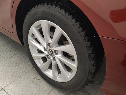 Used 2021 Toyota Camry LE image 31