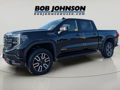 Used 2023 GMC Sierra 1500 AT4 w/ AT4 Premium Package AWD/4WD image 3