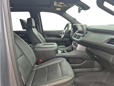 Used 2022 GMC Yukon SLT w/ SLT Premium Package image 15