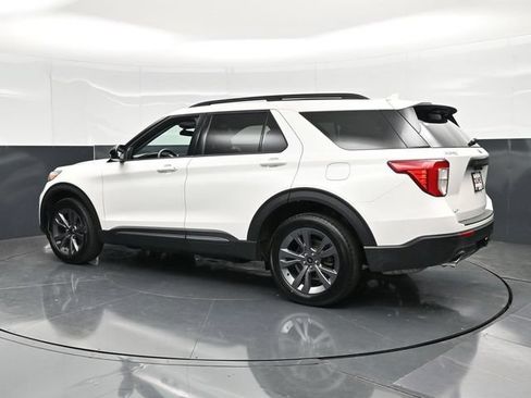 Used 2024 Ford Explorer XLT w/ XLT Sport Appearance Package AWD/4WD image 10