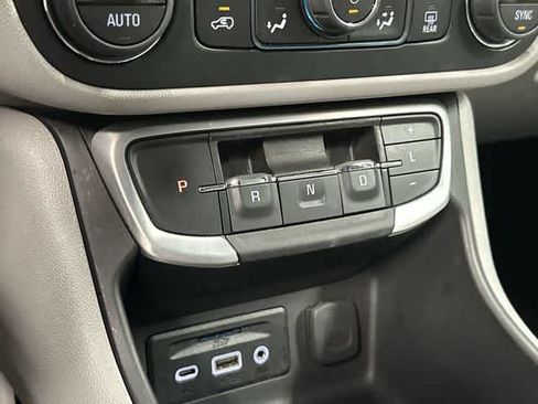 Used 2024 GMC Terrain SLT FWD image 24
