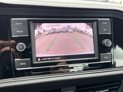 Used 2024 Volkswagen Jetta SE FWD image 23