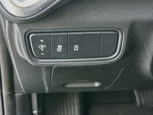 Used 2025 Kia Soul LX w/ LX Technology Package FWD image 16