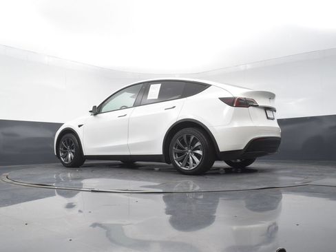 Used 2022 Tesla Model Y Long Range AWD/4WD image 41