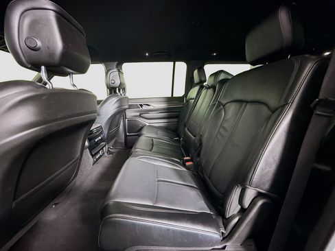 Used 2024 Jeep Wagoneer L Series II RWD image 25