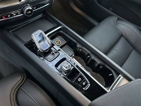 New 2026 Volvo XC60 B5 Ultra w/ Protection Package Premier image 16