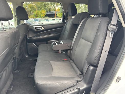 Used 2018 Nissan Pathfinder S image 16
