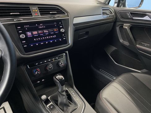 Used 2024 Volkswagen Tiguan SE image 14