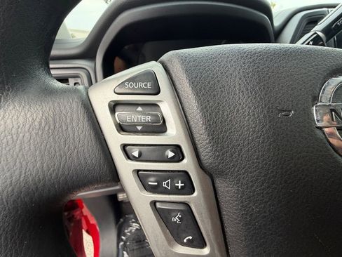 Used 2022 Nissan Titan SV image 23