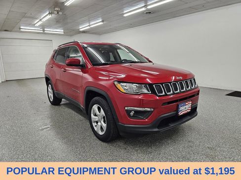 Used 2017 Jeep Compass Latitude w/ Popular Equipment Group AWD/4WD image 3