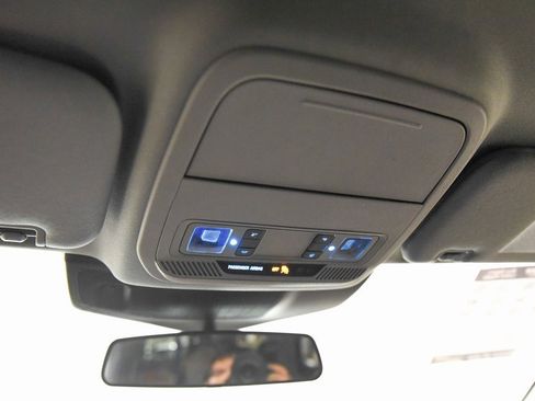 Used 2020 Ford Explorer XLT w/ Equipment Group 202A image 26