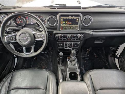 Used 2018 Jeep Wrangler Unlimited Sahara image 16