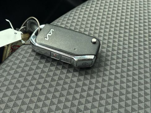 Used 2025 Kia Soul LX w/ LX Technology Package FWD image 21