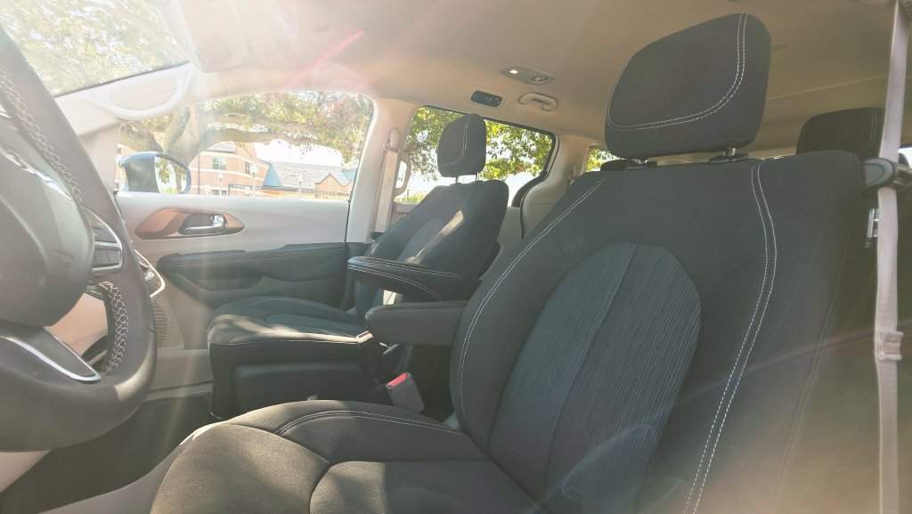 Used 2024 Chrysler Voyager LX FWD image 30