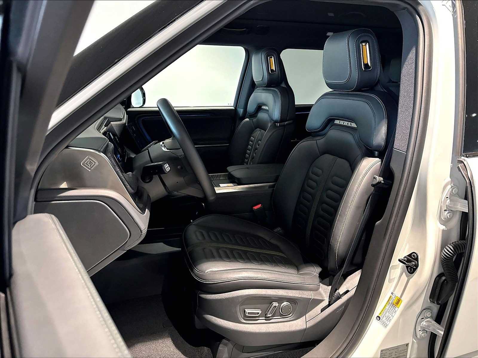 Used 2026 Rivian R1S Adventure Dual AWD/4WD image 9