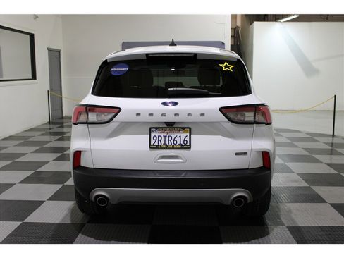 Used 2021 Ford Escape SE image 5