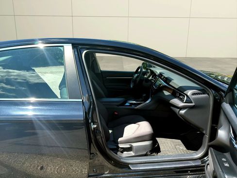 Used 2020 Toyota Camry LE w/ Convenience Package FWD image 13
