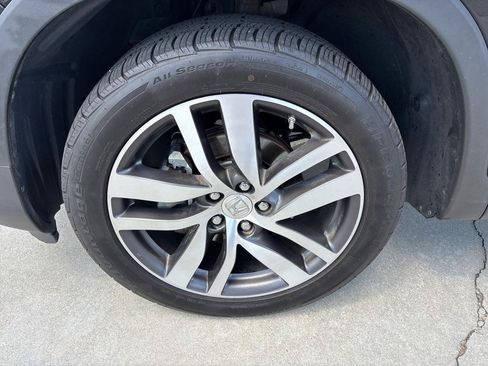 Used 2018 Honda Pilot Touring image 11