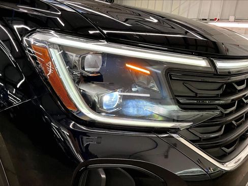 Used 2024 Volkswagen Atlas Cross Sport SE image 30