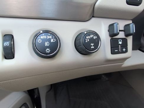 Used 2020 GMC Yukon XL Denali w/ Denali Premium Package image 13