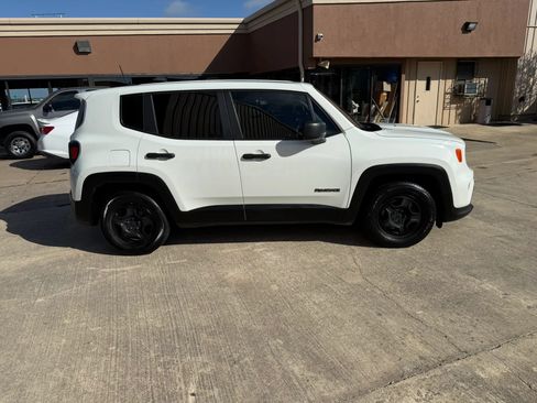 Used 2020 Jeep Renegade Sport w/ UConnect 7.0 Group FWD image 4