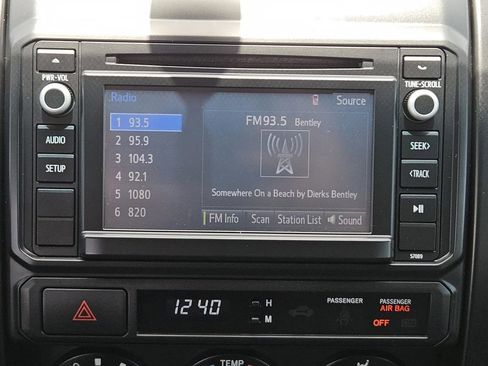 Used 2014 Toyota Tacoma PreRunner w/ Convenience Package RWD image 13