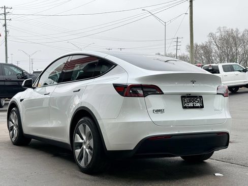 Used 2022 Tesla Model Y Long Range image 5