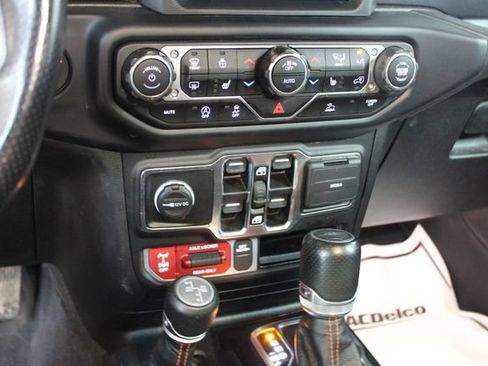 Used 2023 Jeep Gladiator Mojave w/ LED Lighting Group AWD/4WD image 19