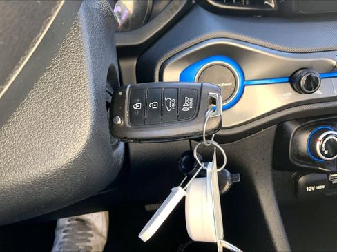 Used 2019 Hyundai Veloster 2.0 image 12