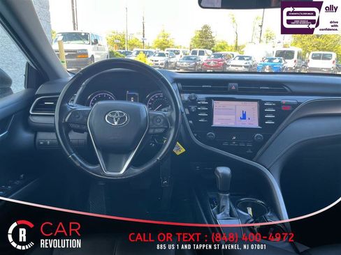 Used 2019 Toyota Camry SE FWD image 6