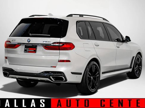 Used 2022 BMW X7 xDrive40i w/ M Sport Package AWD/4WD image 4