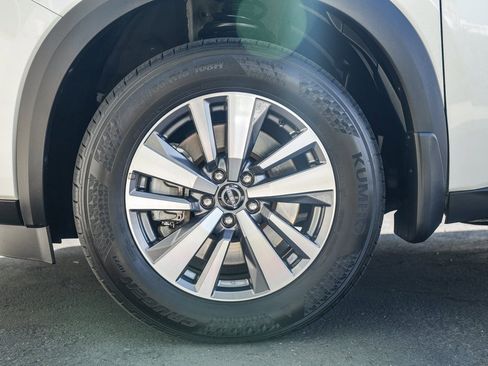 Used 2022 Nissan Pathfinder SL image 9