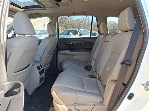 Certified 2019 Honda Pilot Touring image 10