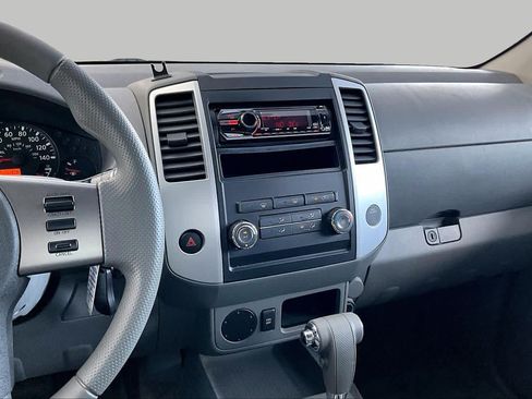 Used 2010 Nissan Frontier SE RWD image 6