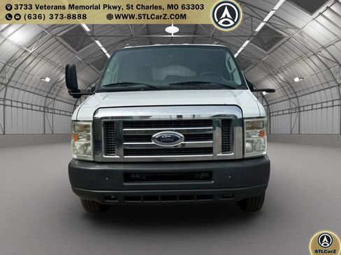 Used 2011 Ford E-450 and Econoline 450 Super Duty RWD image 2