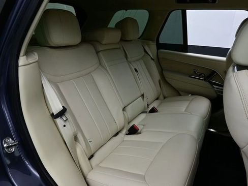 Used 2024 Land Rover Range Rover SE image 16