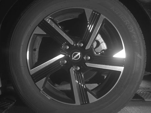Used 2025 Nissan Sentra SV FWD image 14