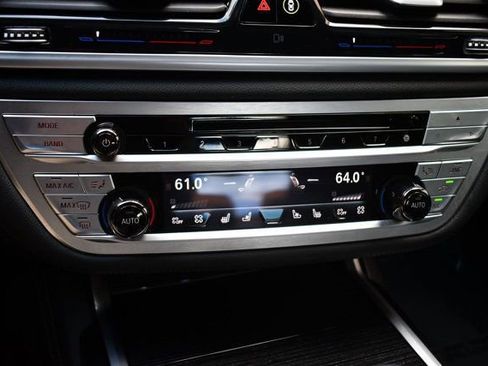 Used 2017 BMW 750i xDrive image 40