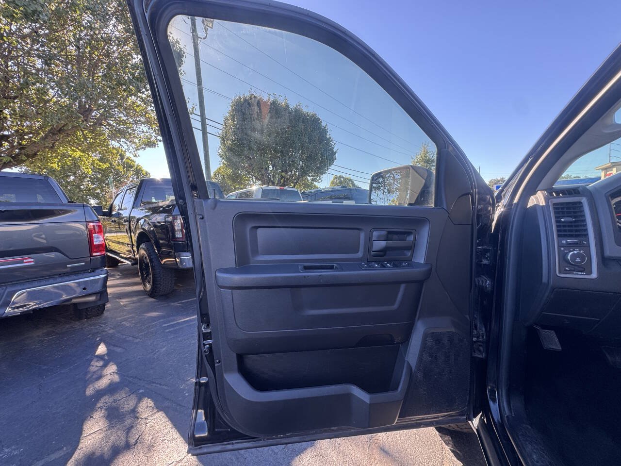 Used 2015 RAM 1500 Express AWD/4WD image 4