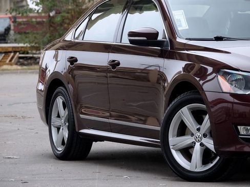 Used 2013 Volkswagen Passat TDI SEL Premium image 18