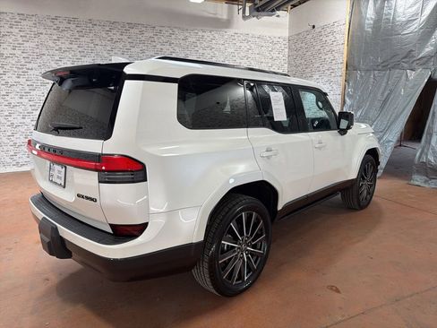 Used 2024 Lexus GX 550 w/ Accessory Package (Z1) image 7