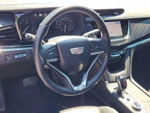 Used 2023 Cadillac XT6 Premium Luxury w/ Technology Package AWD/4WD image 4