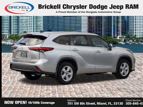 Used 2023 Toyota Highlander LE FWD image 5