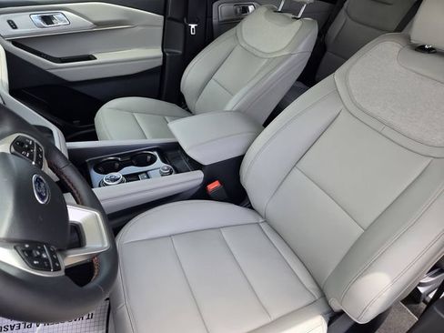 New 2026 Ford Explorer Active w/ Active Comfort Package RWD image 16