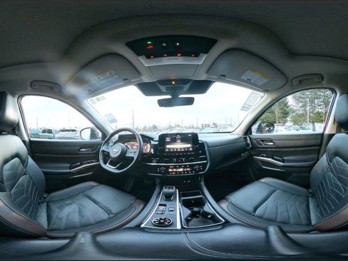 Used 2023 Nissan Pathfinder Platinum image 36