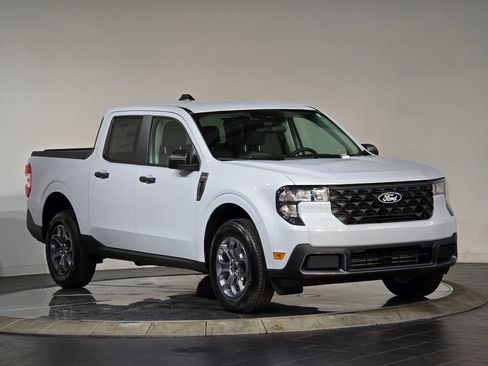 New 2025 Ford Maverick XLT image 2