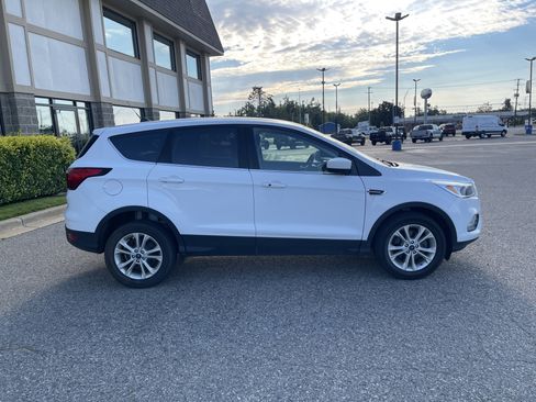 Used 2019 Ford Escape SE FWD image 3