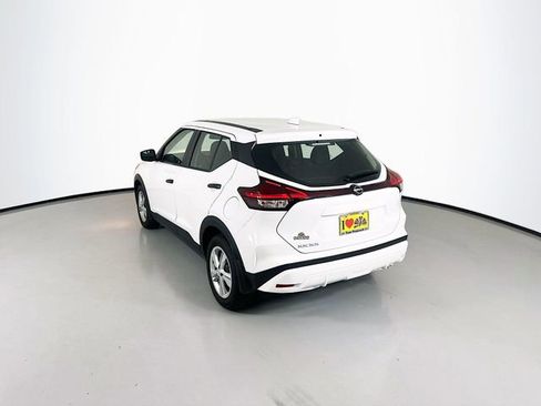 New 2025 Nissan Kicks Play S FWD image 5