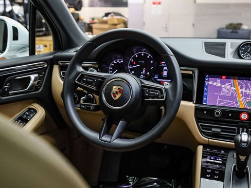 Certified 2025 Porsche Macan image 22