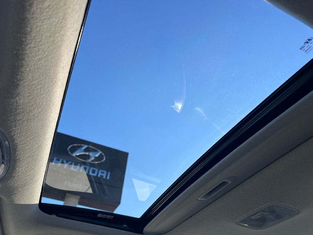 Used 2024 Hyundai Elantra Limited FWD image 19